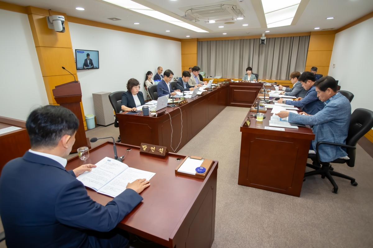 20240905-012[_P7U3206-제280회 임시회 기획행정위원회 조례안 등 심사활동.jpg