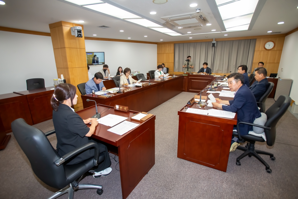 20240905-059[_P7U3148-제280회 임시회 문화환경위원회 조례안 등 심사활동.jpg