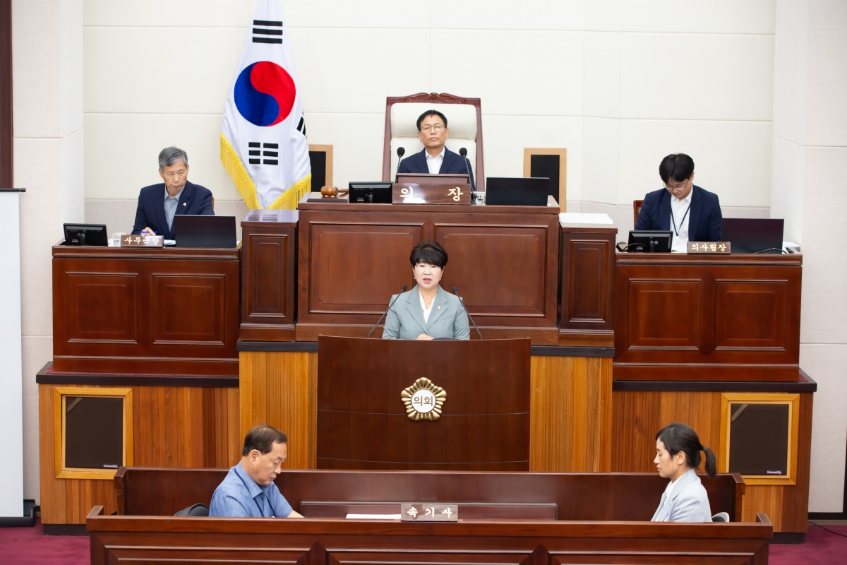 20240911-013[_P7U4034-제280회 임시회 제2차 본회의시 장미경 기획행정위원장 상임위원회 활동결과보고.jpg