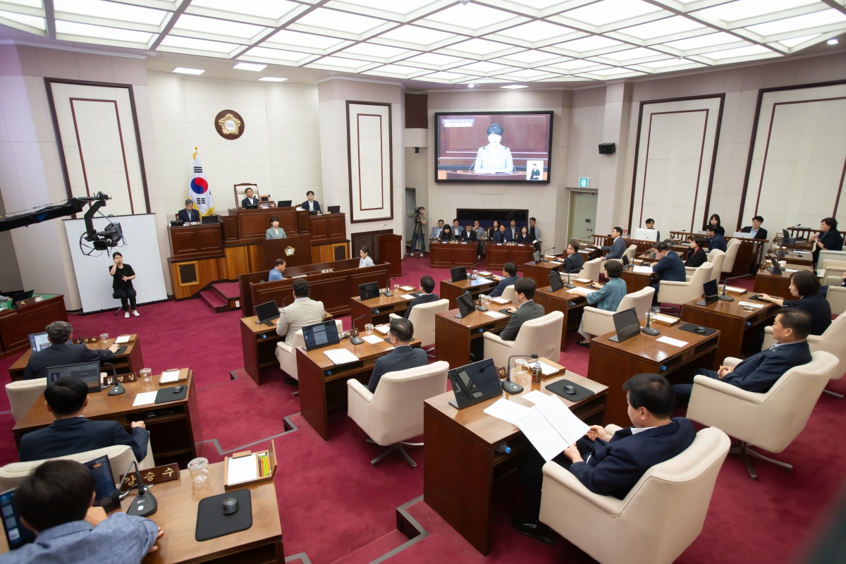 20240911-015[_P7U4039-제280회 임시회 제2차 본회의시 장미경 기획행정위원장 상임위원회 활동결과보고.jpg