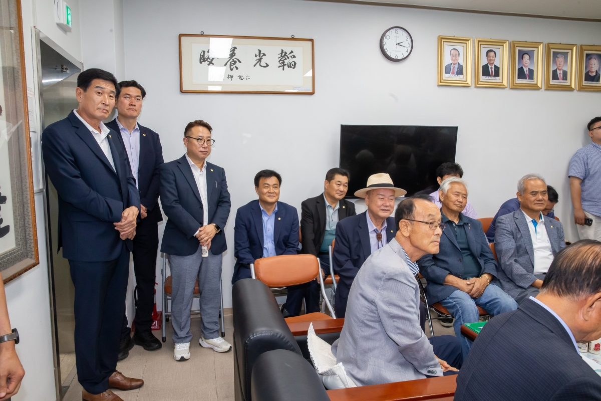 20240913-073[_P7U4451-추석맞이 노인복지회관 방문 어르신 인사.jpg