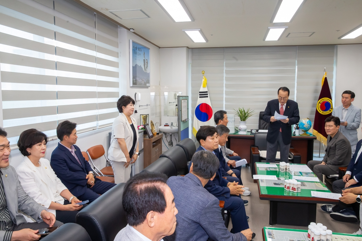 20240913-067[_P7U4439-추석맞이 노인복지회관 방문 어르신 인사.jpg