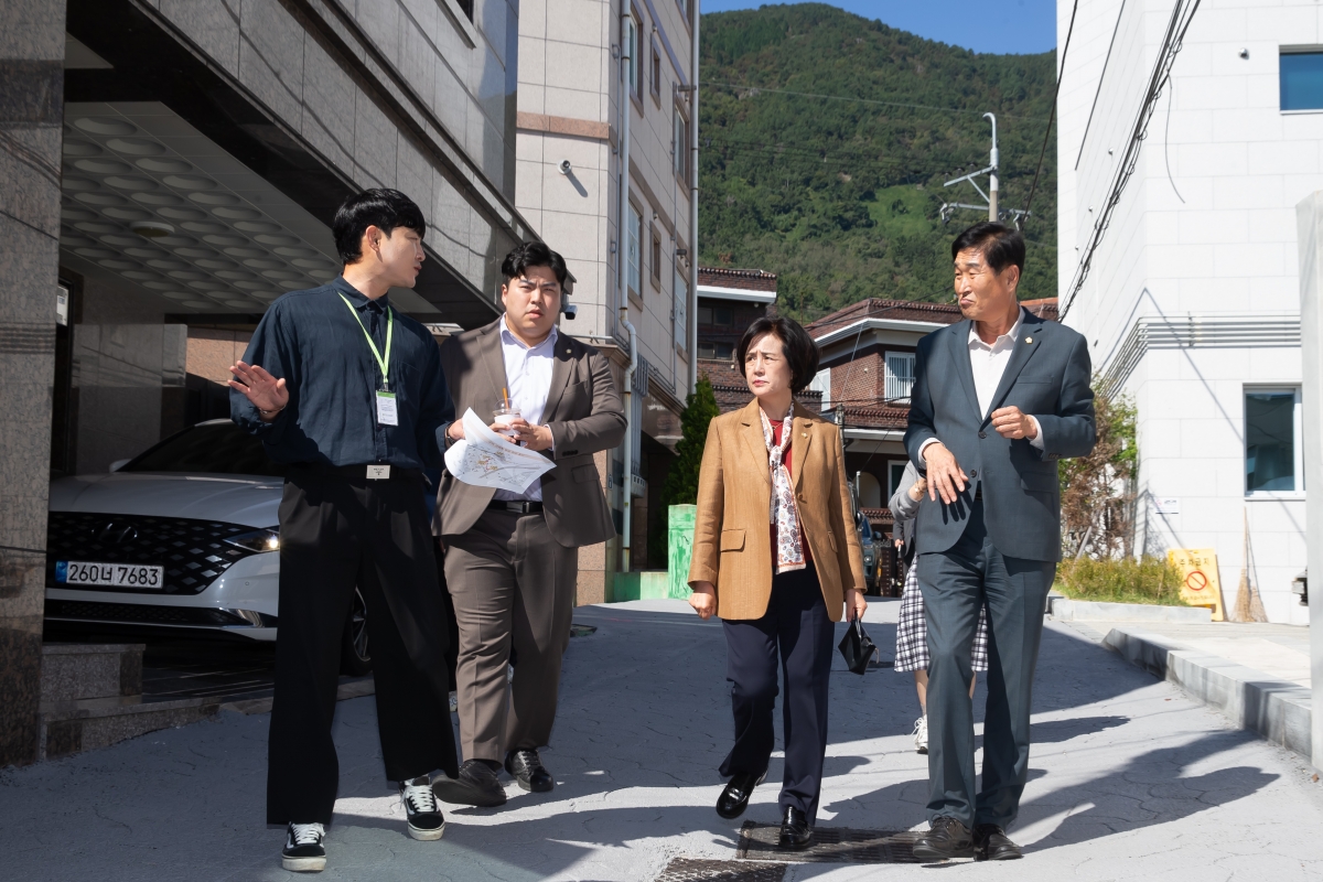 20241010-093[_P7U7557-의원연구단체 구미시 범죄예방 디자인연구회 경남 창원시 도시재생지원센터 산하 다함께 어울림센터 비교견학.jpg