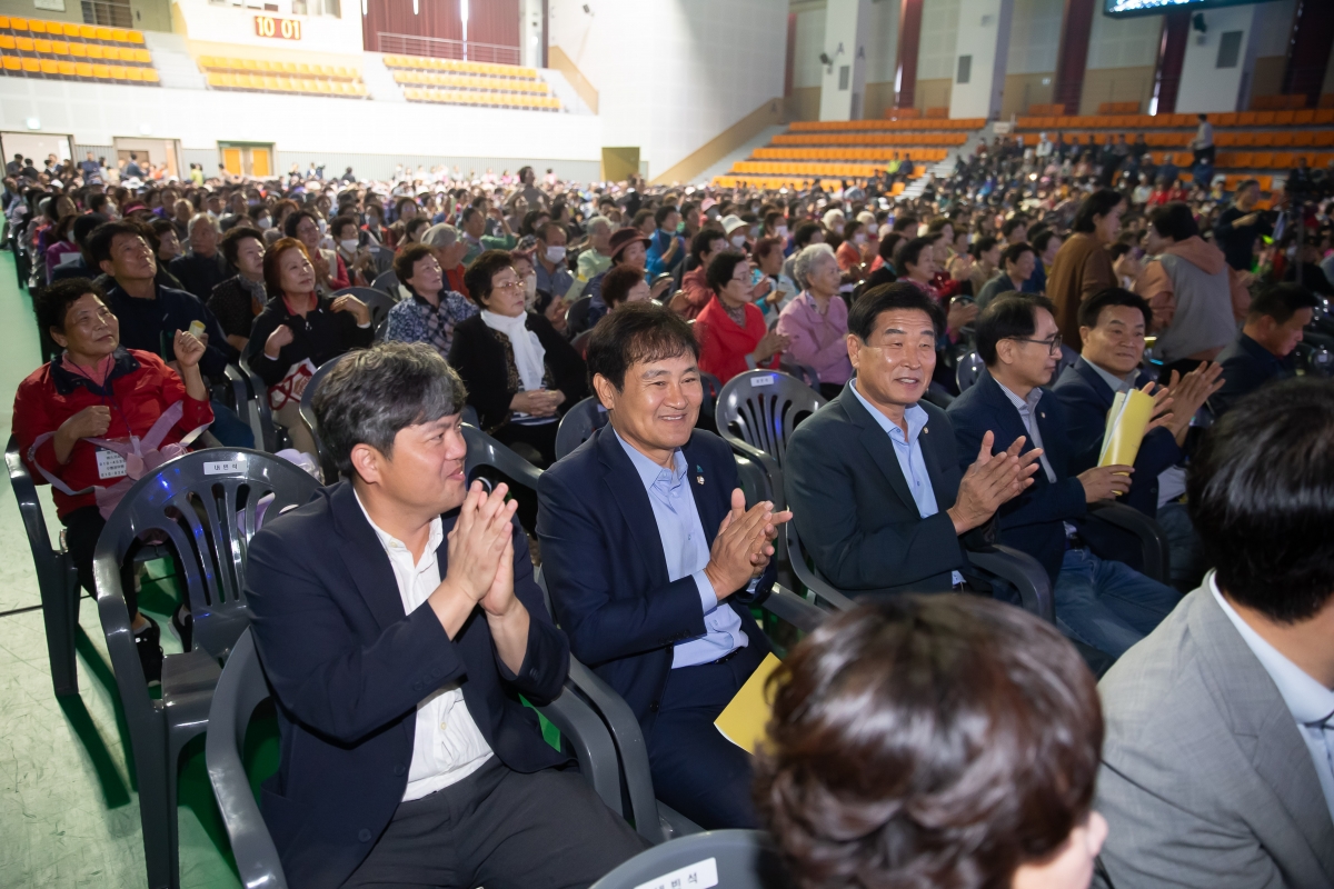 20241011-008[_P7U7714-제28회 노인의날 기념식.jpg