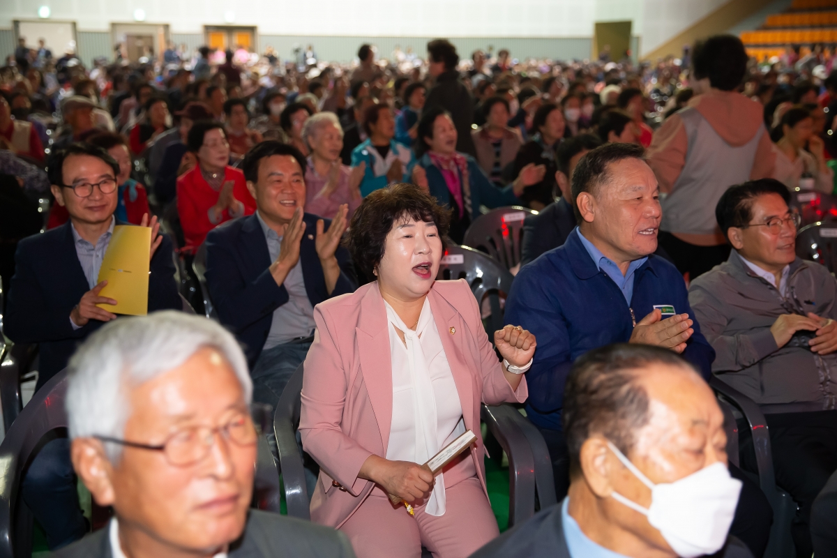 20241011-005[_P7U7702-제28회 노인의날 기념식.jpg