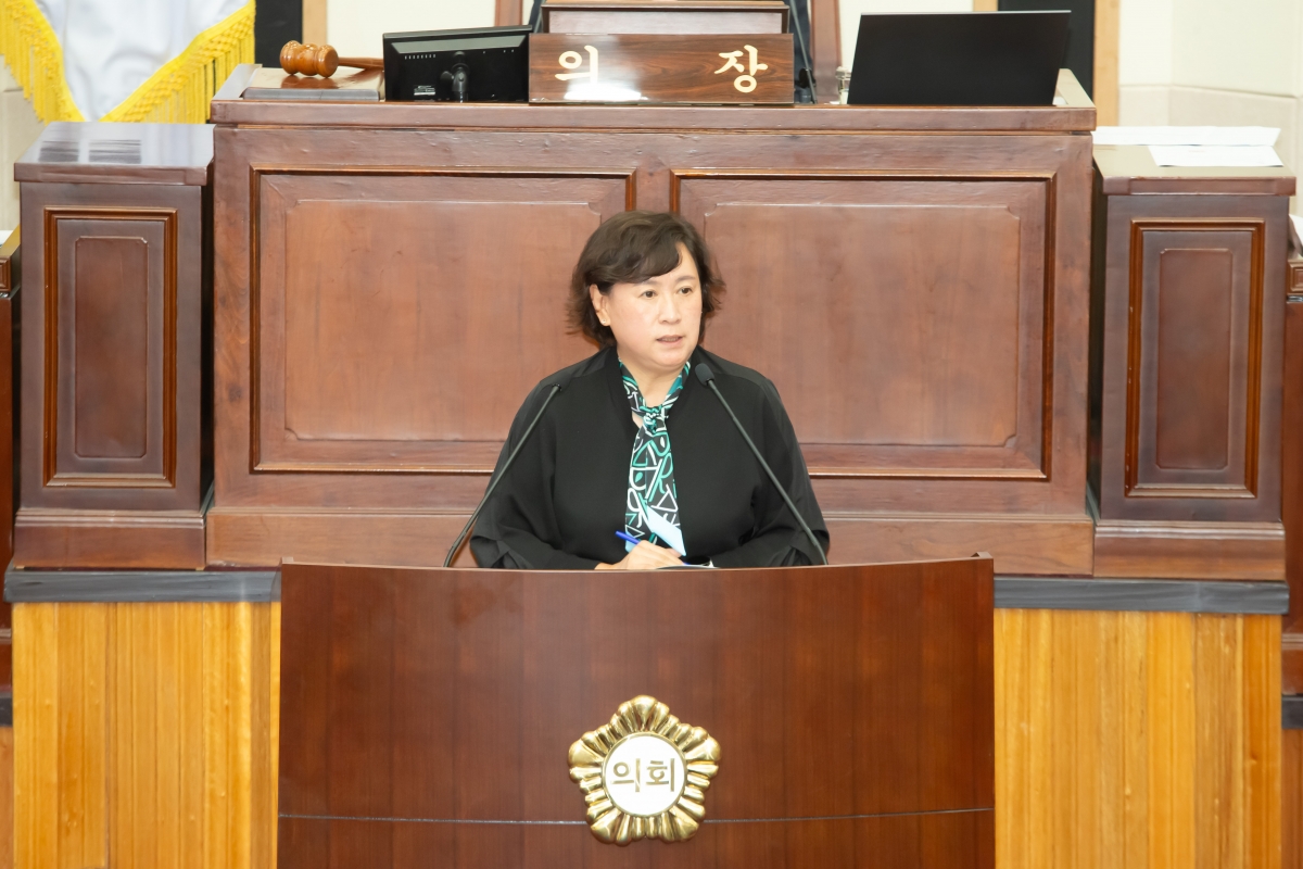 20241016-031[_P7U8292-제281회 임시회 제1차 본회의시 인사청문특별위원장에 호선된 이지연 의원 인사.jpg