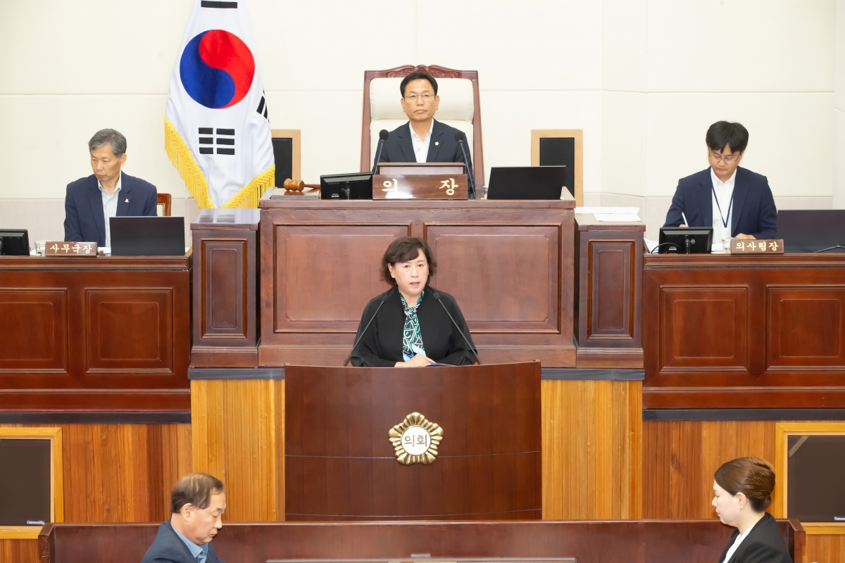 20241016-032[_P7U8295-제281회 임시회 제1차 본회의시 인사청문특별위원장에 호선된 이지연 의원 인사.jpg