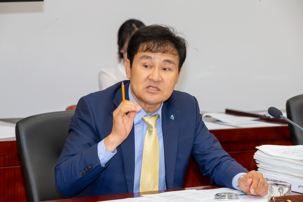 20241017-054[_P7U8345-제281회 임시회시 의회운영위원회 조례안 심사활동.jpg