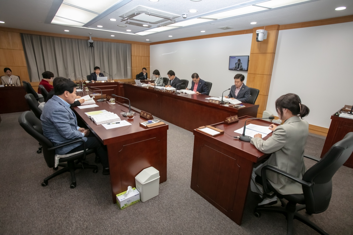 20241022-001[IMG_4482-제281회 임시회 문화환경위원회 소관 2025년도 주요업무계획안 청취 활동.jpg