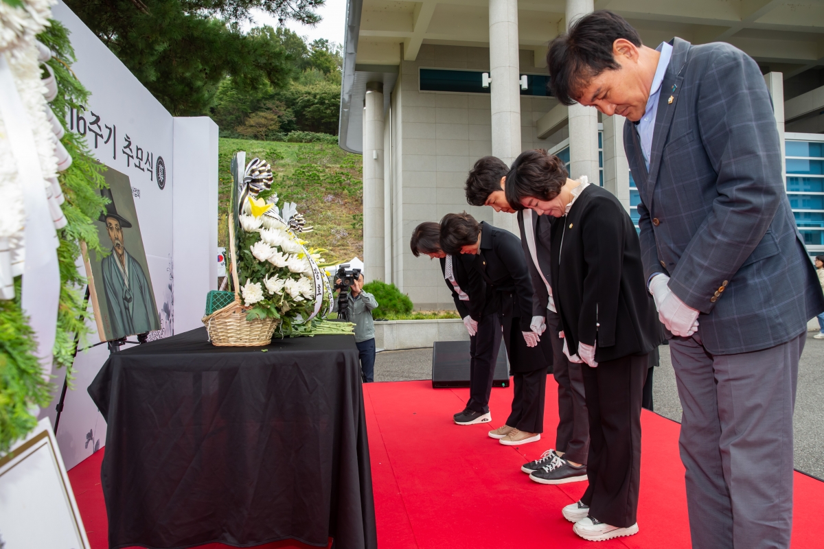 20241021-055[_P7U9303-왕산허위선생 추계향사 및 116주기 추도식.jpg