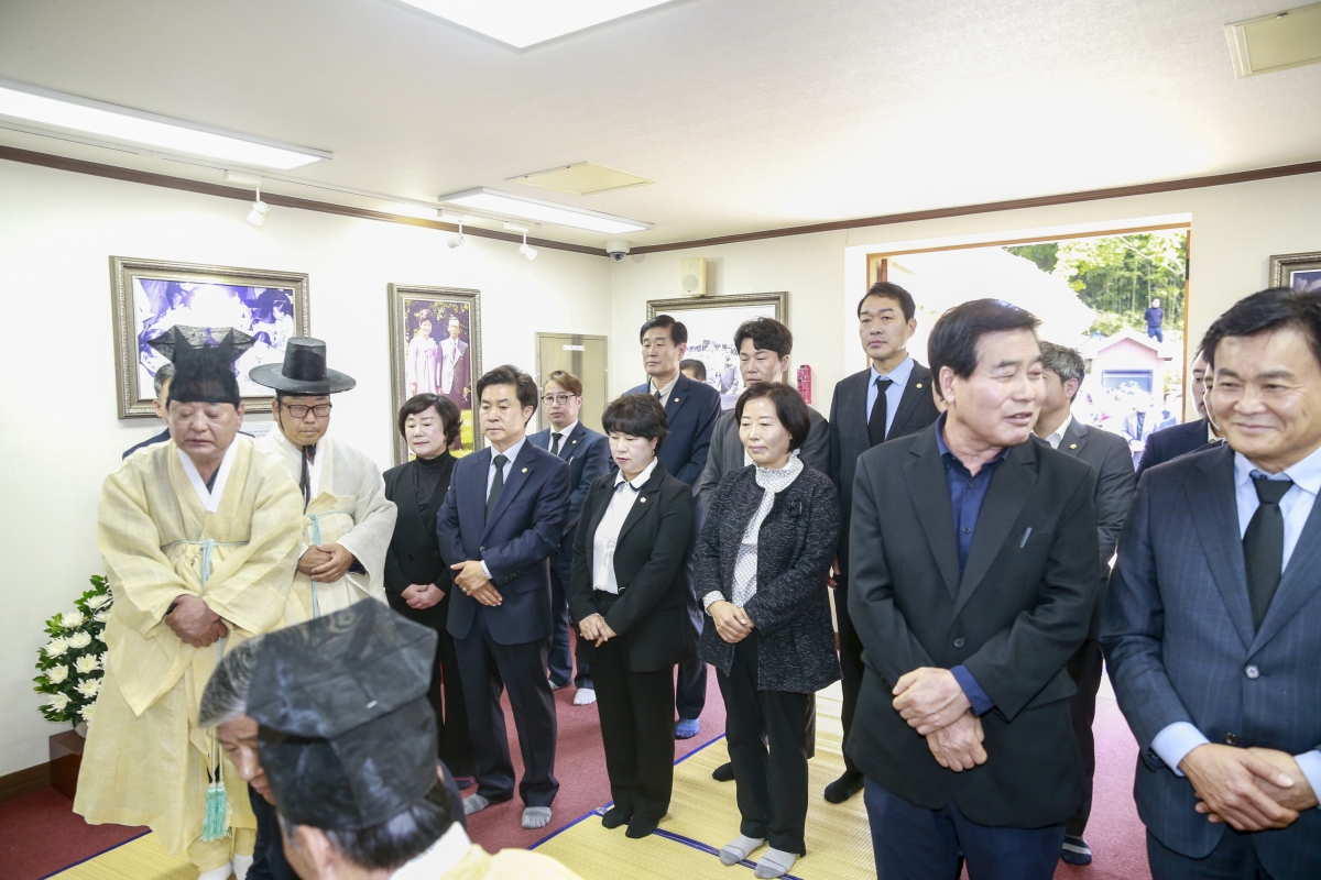 20241026-030[_P7U0132-1-박정희 대통령 서거 46주기 추모제 및 추도식.JPG