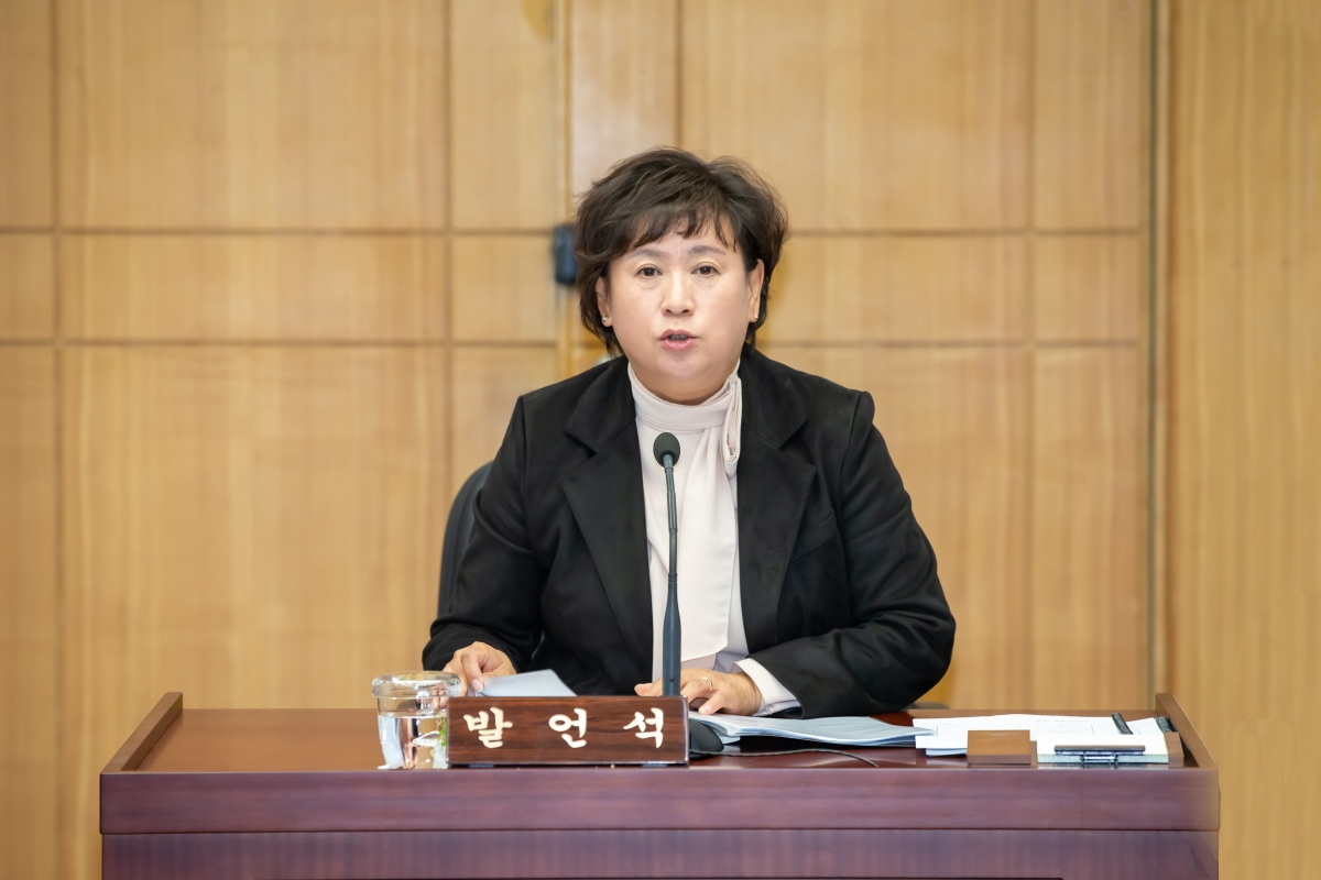 20241126-006[_P7U4454-제262회 정례회시 2024년 제2차 의원연구단체 심의위원회 활동.jpg