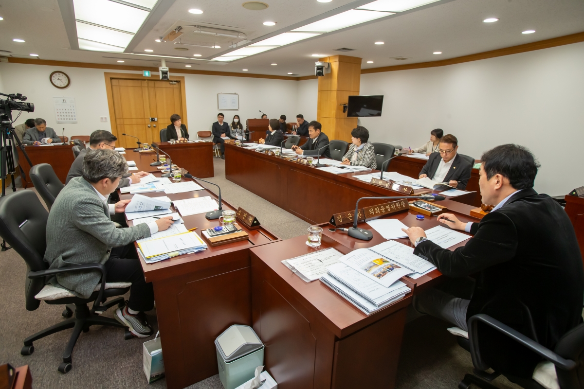 20241126-007[_P7U4457-제262회 정례회시 2024년 제2차 의원연구단체 심의위원회 활동.jpg