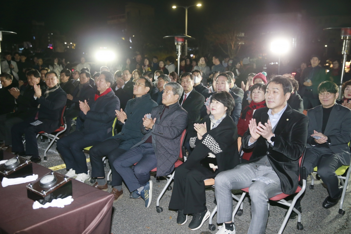 20241126-119[_P7U4697-시청 원형화단 트리 점등식.jpg