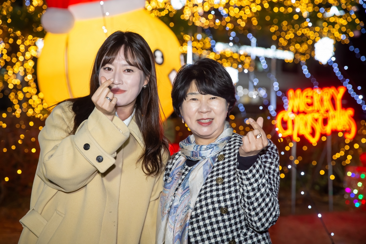 20241126-130[_P7U4728-시청 원형화단 트리 점등식.jpg