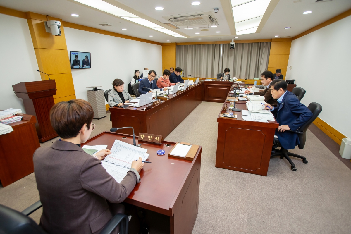20241127-020[_P7U4829-제262회 정례회시 기획행정위원회 2025년도 예산안 및 기금운용계획안 예비심사활동.jpg