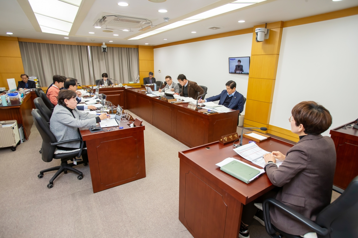20241127-026[_P7U4846-제262회 정례회시 기획행정위원회 2025년도 예산안 및 기금운용계획안 예비심사활동.jpg