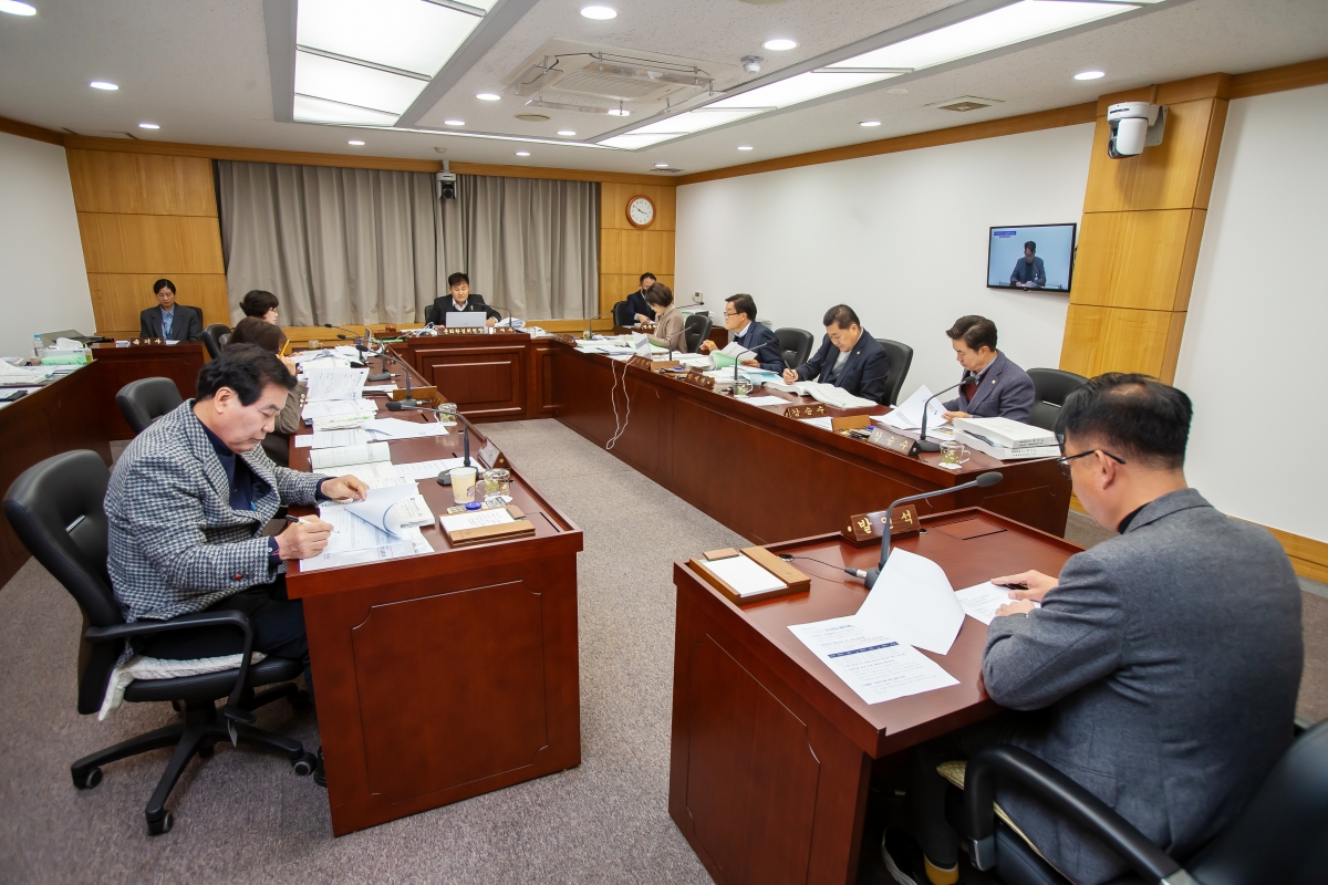 20241127-046[_P7U4785-제262회 정례회시 문화환경위원회 2025년도 예산안 및 기금운용계획안 예비심사활동.jpg