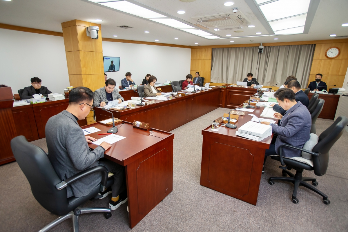 20241127-045[_P7U4784-제262회 정례회시 문화환경위원회 2025년도 예산안 및 기금운용계획안 예비심사활동.jpg