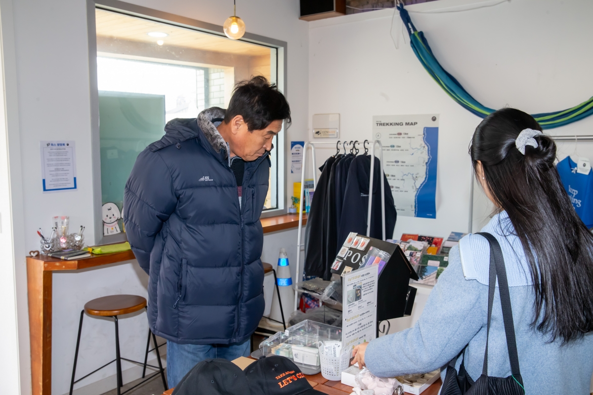 20241203-040[_P7U5621-제262회 정례회시 기획행정위원회 영덕군 뚜벅이마을 비교견학.jpg