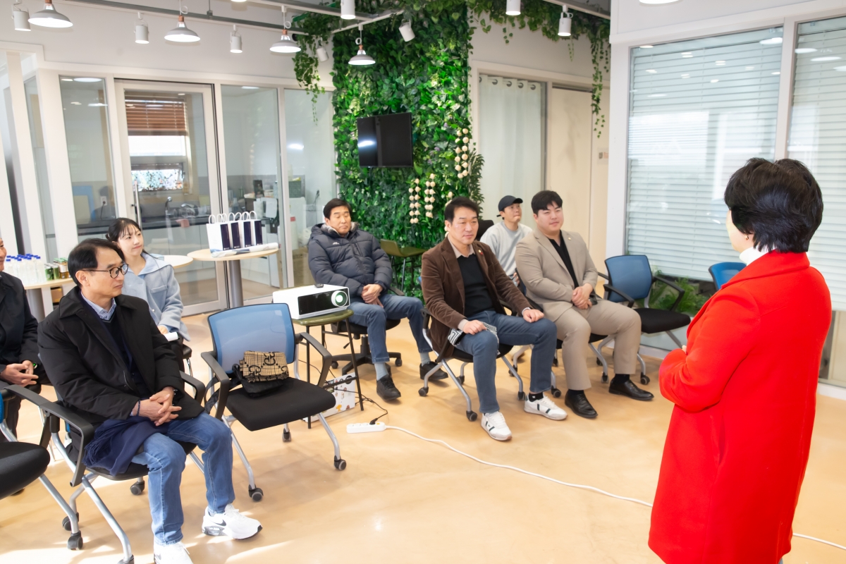 20241203-005[_P7U5533-제262회 정례회시 기획행정위원회 영덕군 뚜벅이마을 비교견학.jpg