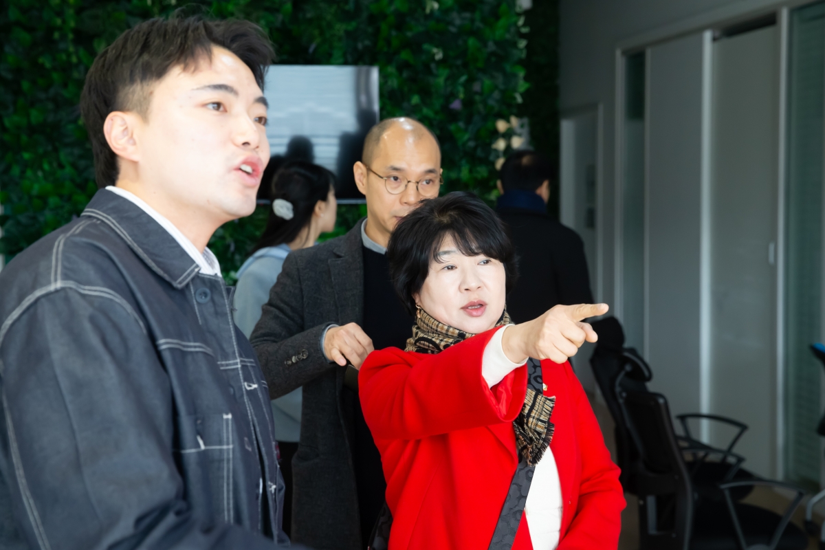 20241203-002[_P7U5525-제262회 정례회시 기획행정위원회 영덕군 뚜벅이마을 비교견학.jpg