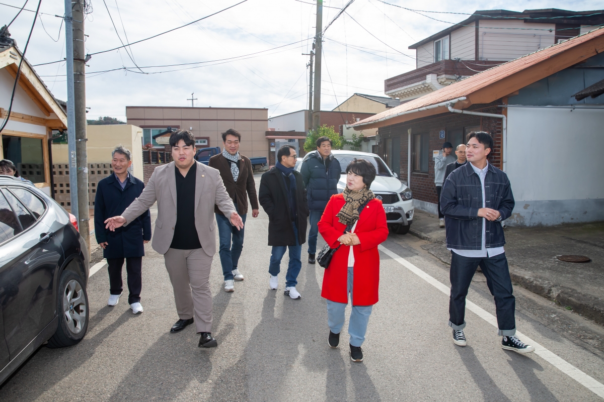 20241203-031[_P7U5605-제262회 정례회시 기획행정위원회 영덕군 뚜벅이마을 비교견학.jpg