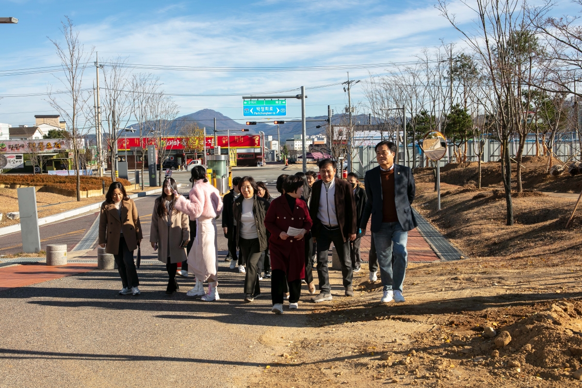 20241203-060[IMG_6180-제262회 정례회시 문화환경위원회 새마을운동테마공원 현장방문활동.jpg