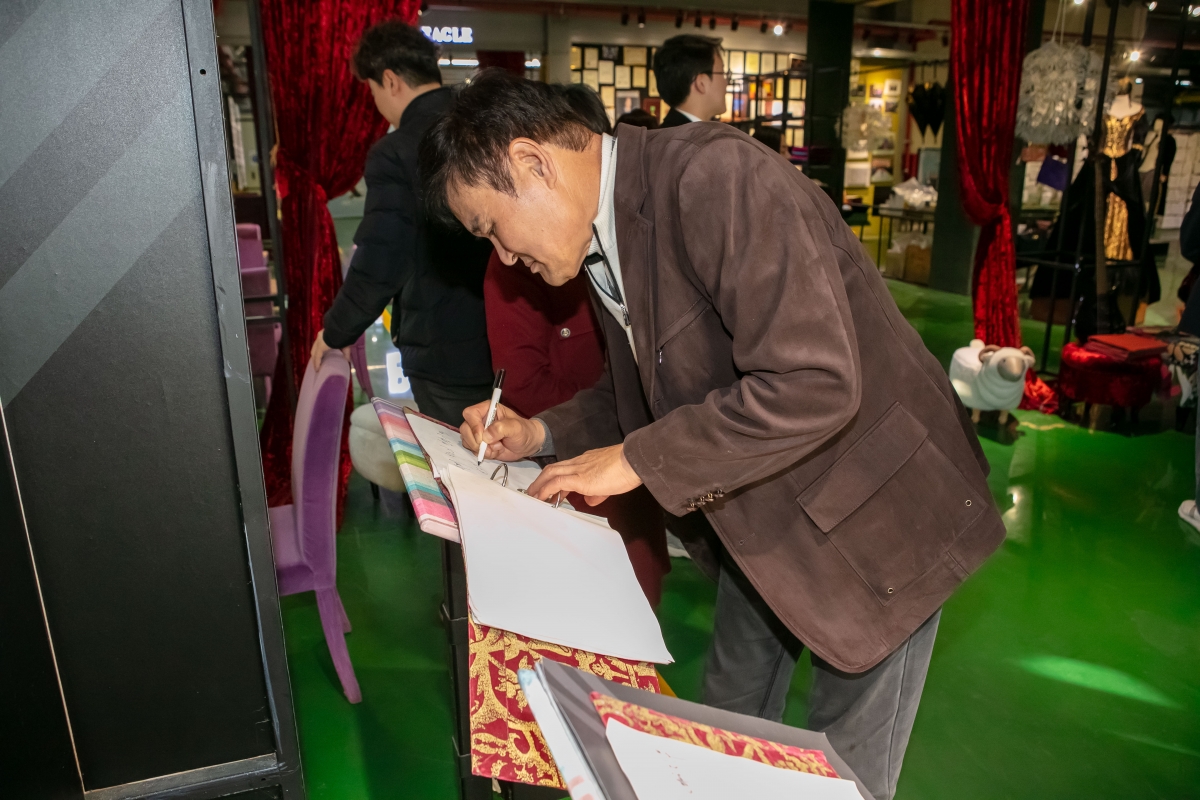 20241203-113[IMG_6252-제262회 정례회시 문화환경위원회 영도벨벳 기업체 현장방문활동.jpg