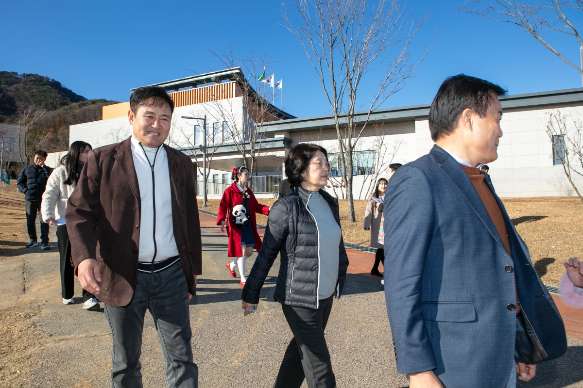 20241203-079[IMG_6204-제262회 정례회시 문화환경위원회 새마을운동테마공원 현장방문활동.jpg