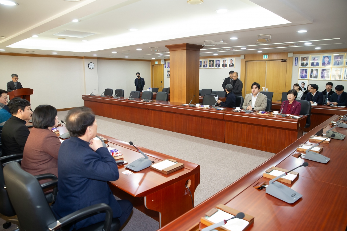 20241227-007[_P7U8279-울산광역시 동구의회 의원 일행 방문.jpg