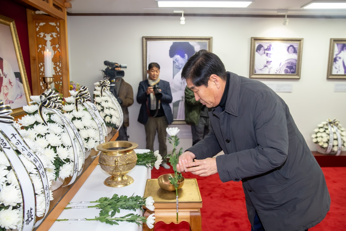 20250102-011[_P7U8494-2025년 새해 박정희 대통령 생가 참배.jpg