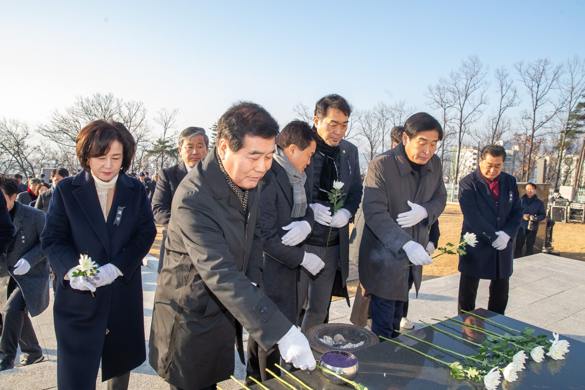 20250102-042[_P7U8580-2025년 새해 충혼탑 참배.jpg