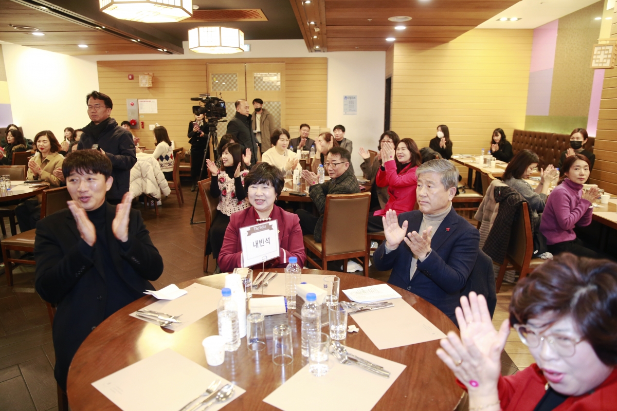 20250108-051[_P7U8922 복사-구미시어린이집연합회 회장 이취임식.jpg