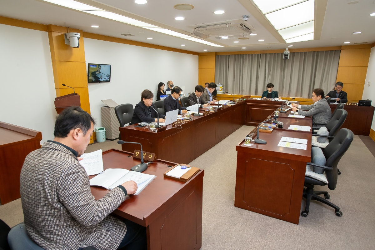 20250115-012[_P7U9531-제283회 임시회시 기획행정위원회 조례안 심사활동.jpg
