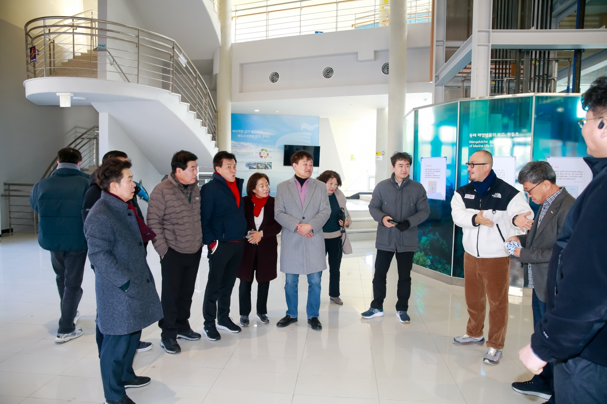 20250205-001[724674-23-문화환경위원회 영덕군 해양환경체험관 비교견학.jpg