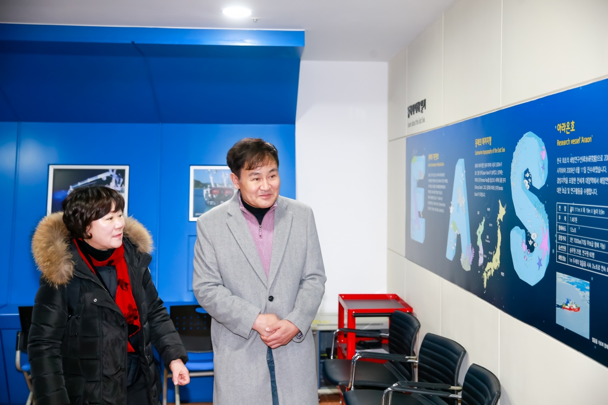 20250205-021[144422-17-문화환경위원회 영덕군 해양환경체험관 비교견학.jpg