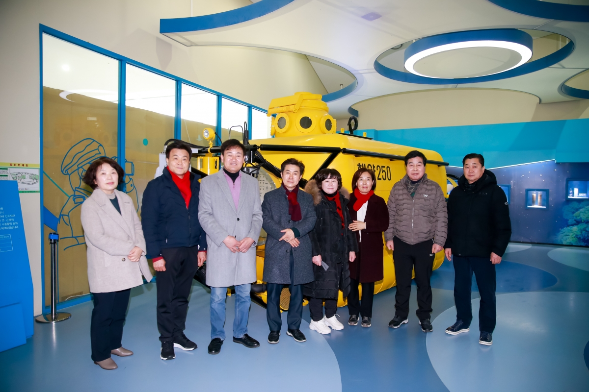 20250205-019[144422-13-문화환경위원회 영덕군 해양환경체험관 비교견학.jpg
