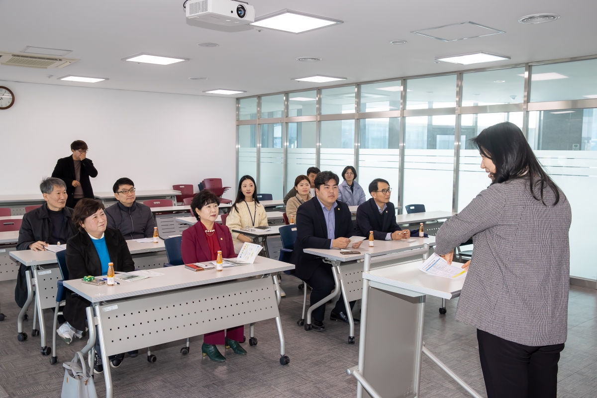 20250227-008[IMG_0127-기획행정위원회 포항시 평생학습원 비교견학.jpg