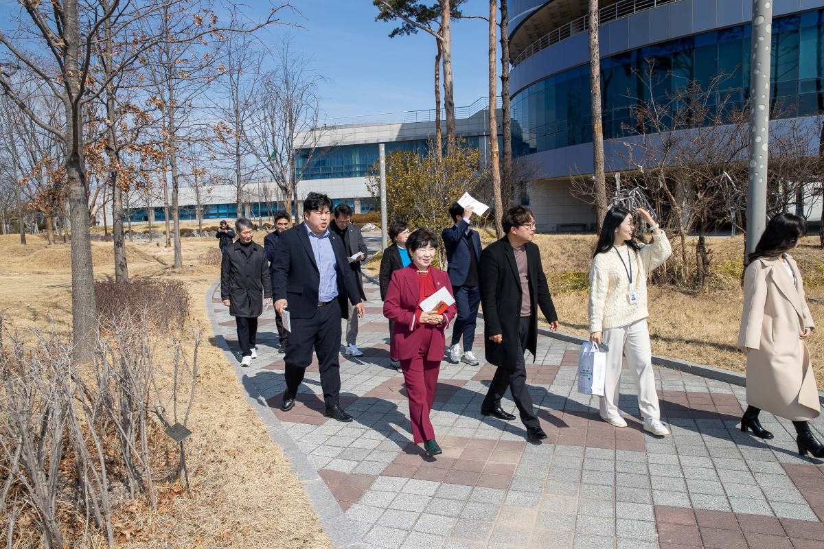 20250227-047[IMG_0232-기획행정위원회 포항시 평생학습원 비교견학.jpg