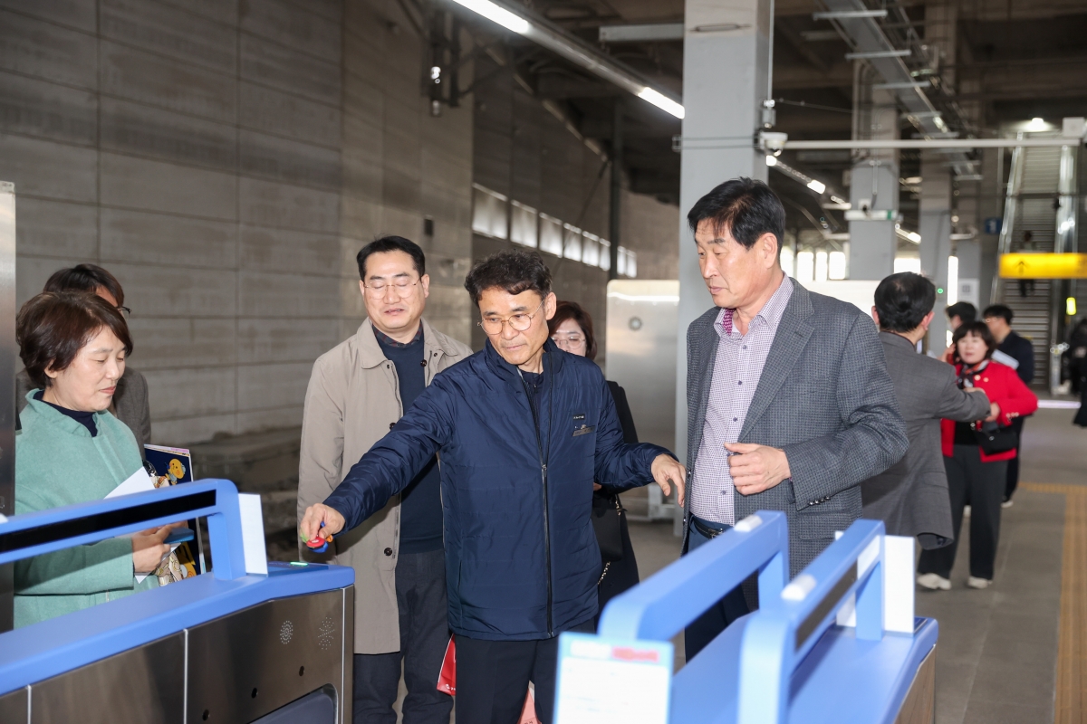 20250314-096[AMG_3287-1-제285회 임시회시 문화환경위원회 구미역사 방문 및  대경선 시승.JPG