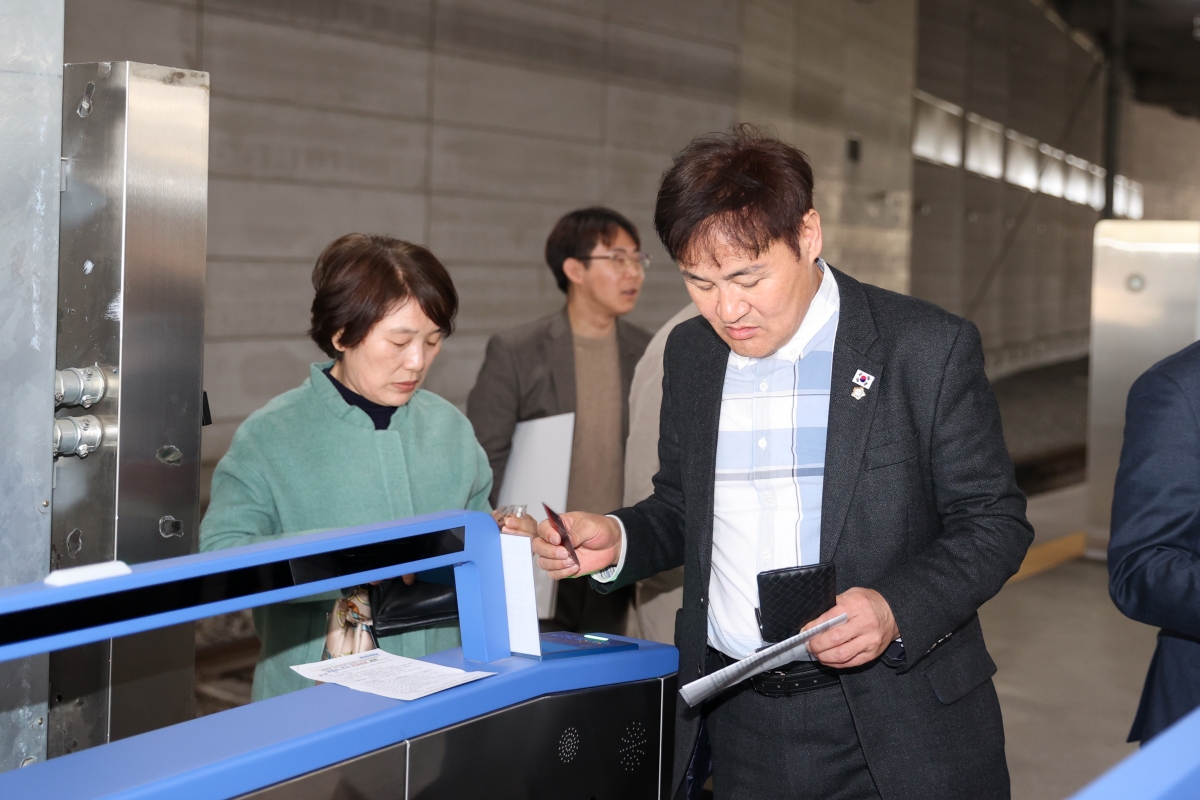 20250314-093[AMG_3280-1-제285회 임시회시 문화환경위원회 구미역사 방문 및  대경선 시승.JPG