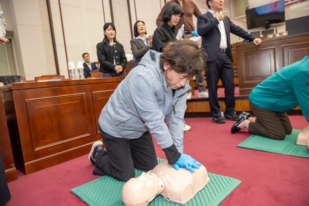 20250414-095[AMG_5886-구미시의회 심폐소생술 교육.jpg