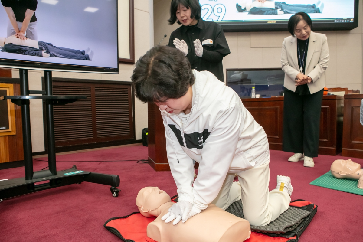 20250414-114[IMG_8496-구미시의회 심폐소생술 교육.jpg