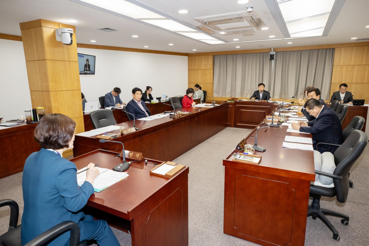 20250415-033[AMG_6085-제286회 임시회시 문화환경위원회 조례안 활동.jpg