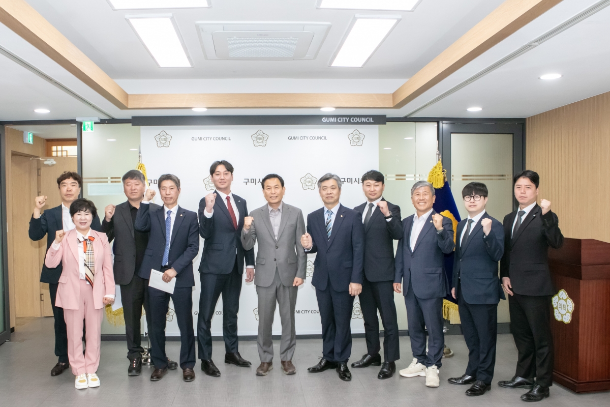 20250416-111[IMG_8728-선산 JC 특우회장 일행 의회 방문.jpg