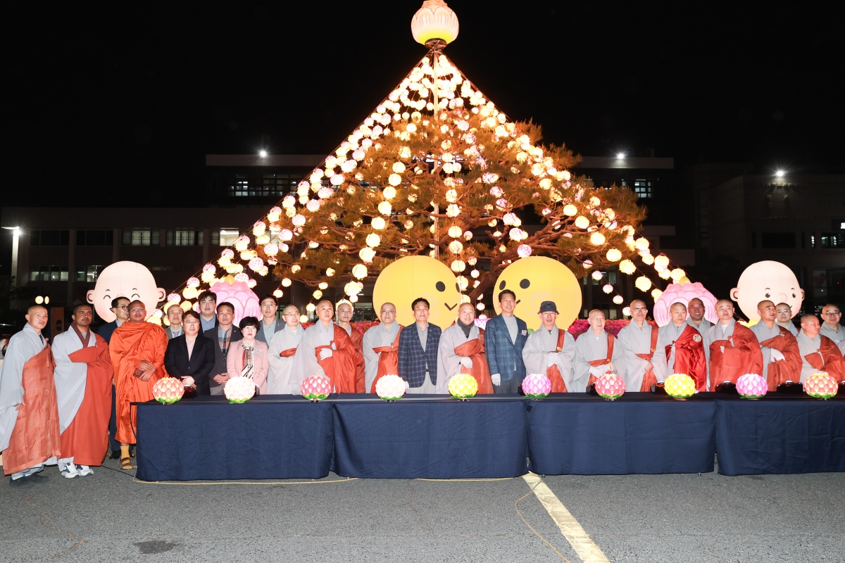 20250417-073[AMG_6548-1-불기 2569년 구미시청 봉축연등 점등식.JPG