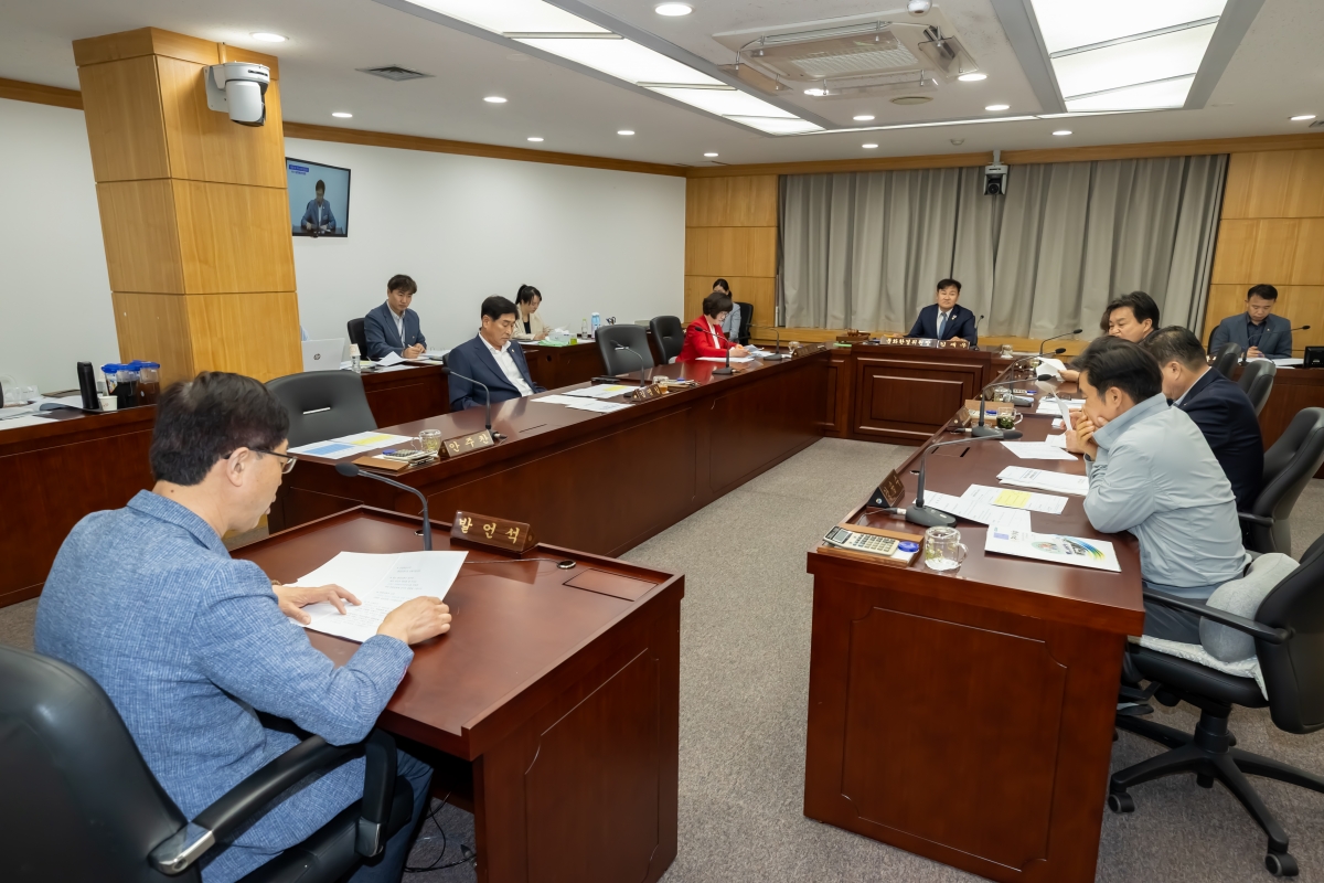 20250515-047[AMG_9661-제287회 구미시의회 임시회 문화환경위원회 조례안 심사활동.jpg