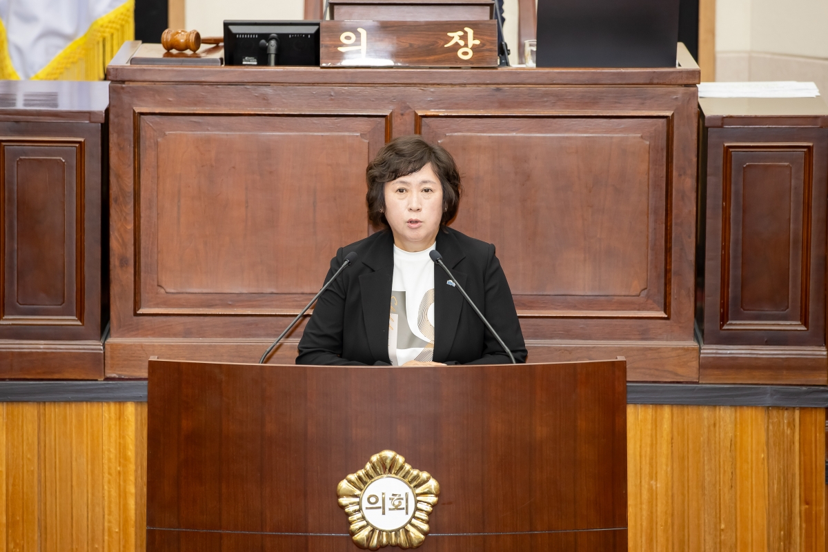 20250519-033[AMG_0047-제87회 임시회 제2차 본회의시 이지연 의원 안건 관련 질의.jpg