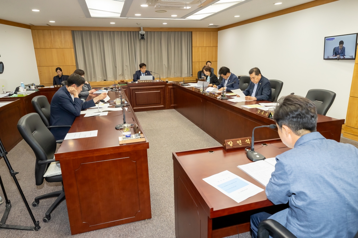20250604-058[AMG_0719-제288회 제1차 정례회 문화환경위원회 조례안 심사활동.jpg